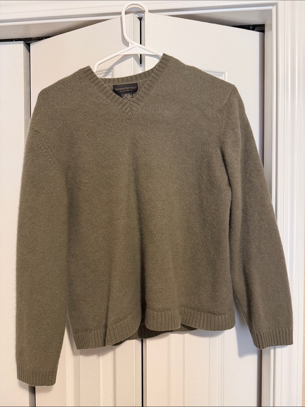 Banana Republic Cashmere V-Neck Sweater
